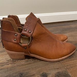 Frye Ray Harness Back Zip Size 9